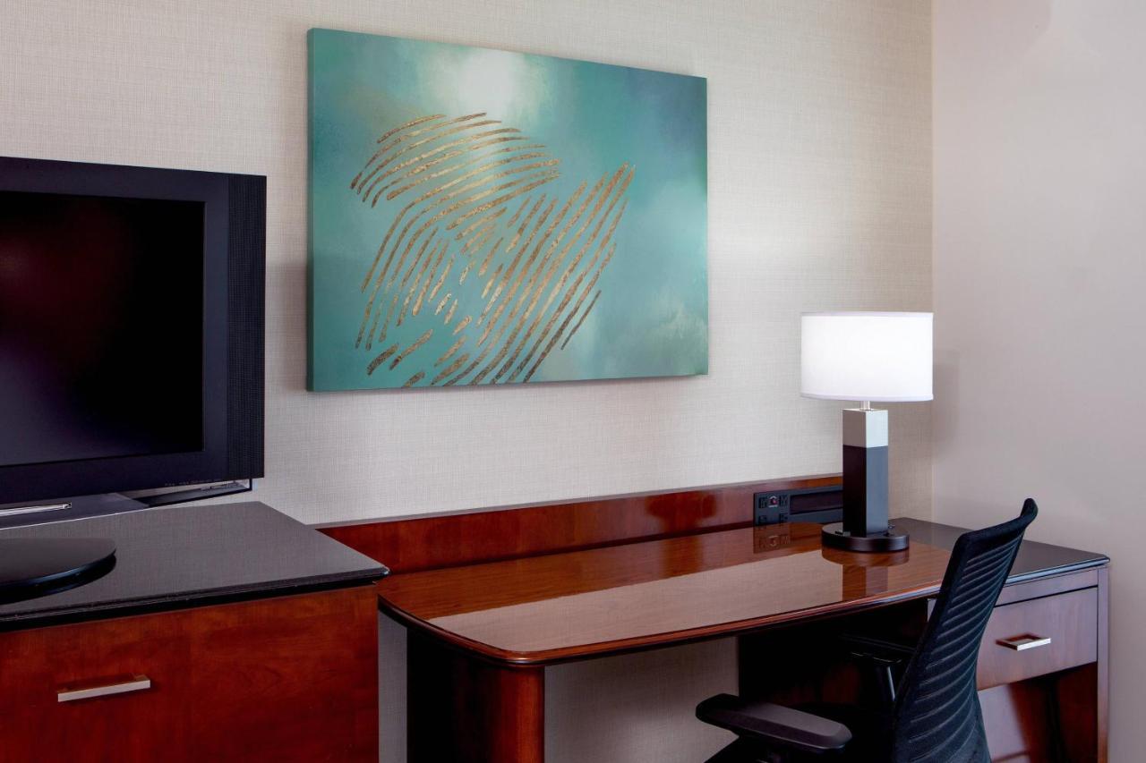 Delta Hotels By Marriott Chesapeake Norfolk Bagian luar foto